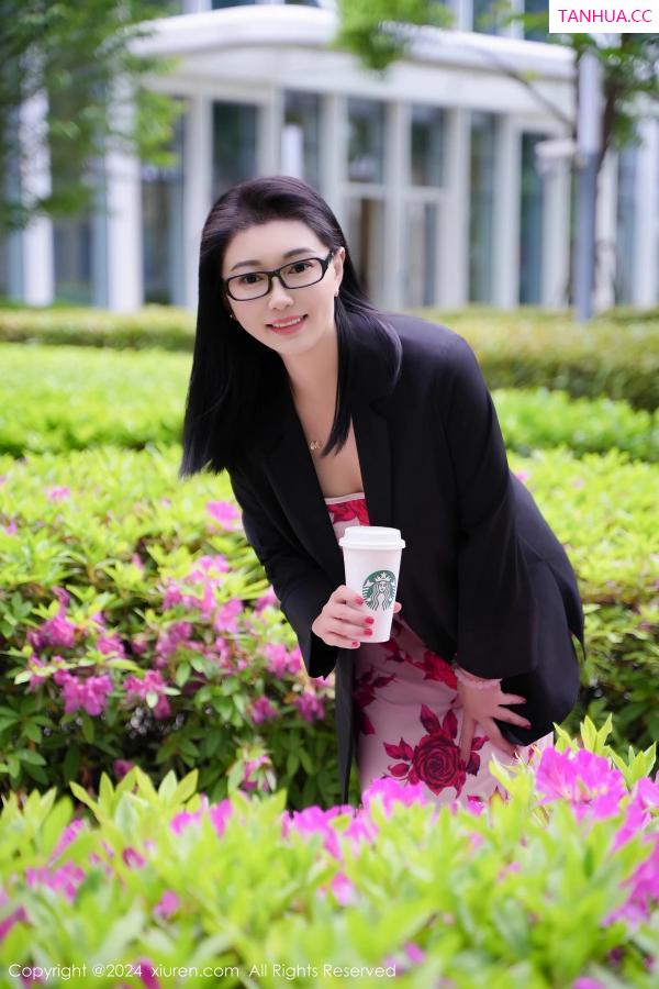   [XiuRen]高清写真图 2024.04.29 No.8468 雅茹老师 长裙美臀第4张图片